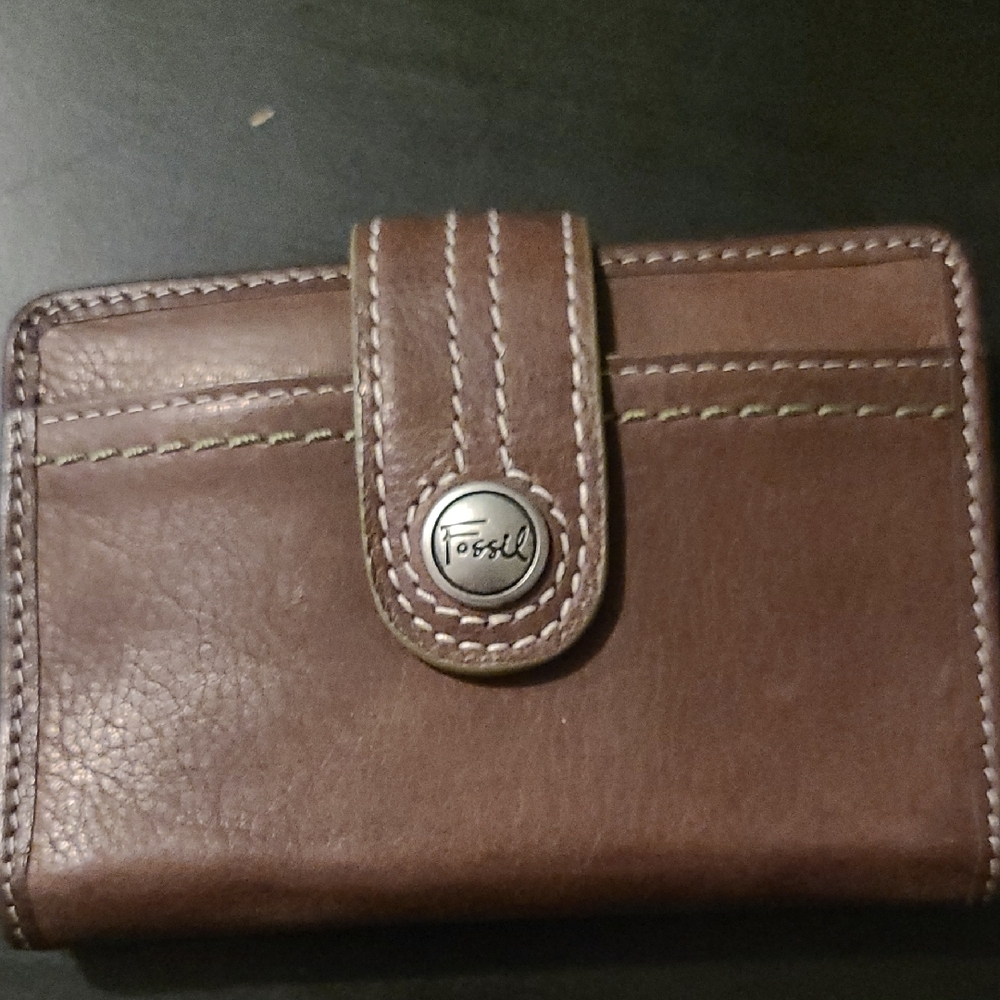 Vintage Fossil Brown leather Bifold Clutch.
